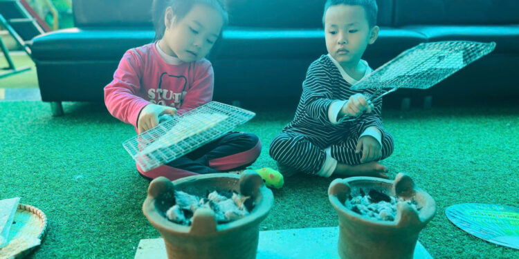 Hoạt động trải nghiệm “Nướng bánh tráng”