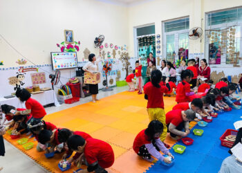 Tổ chức chuyên đề tại lớp MG Lớn 2; hoạt động “Trò chơi với chữ cái”.