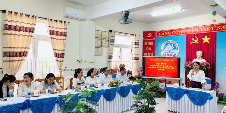 CHI BỘ MN HOA NGỌC LAN TỔ CHỨC KIỂM ĐIỂM NĂM 2025