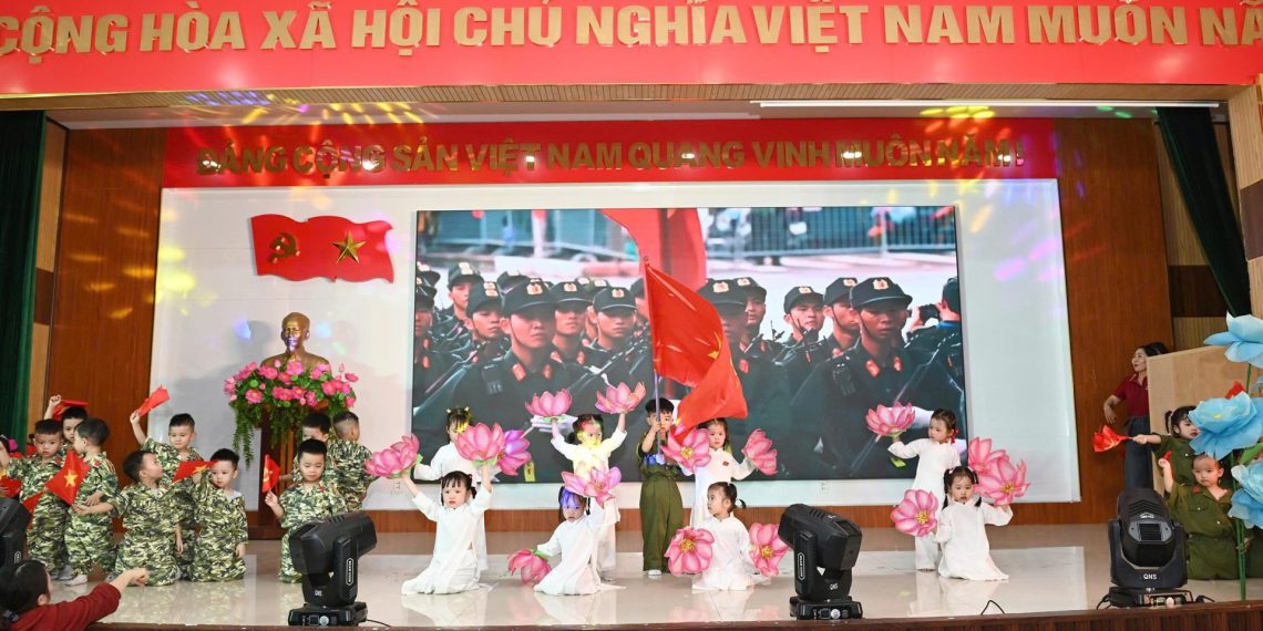 SÔI NỔI ĐÊM VĂN NGHỆ GIAI ĐIỆU THÁNG 3 CỦA TRƯỜNG MẦM NON HOA NGỌC LAN MỚI!