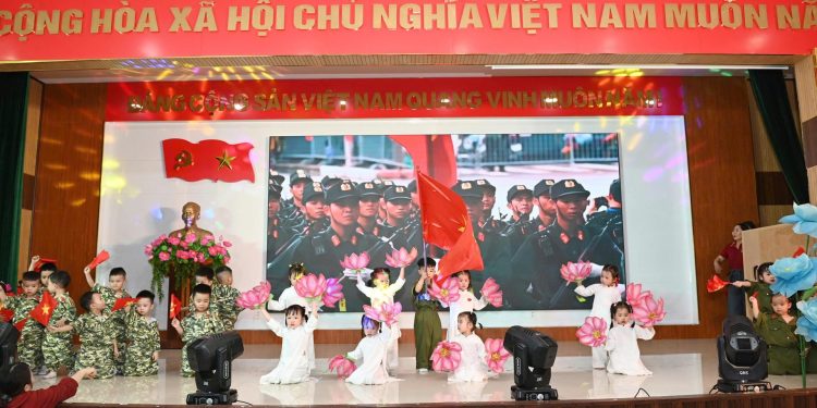 SÔI NỔI ĐÊM VĂN NGHỆ GIAI ĐIỆU THÁNG 3 CỦA TRƯỜNG MẦM NON HOA NGỌC LAN